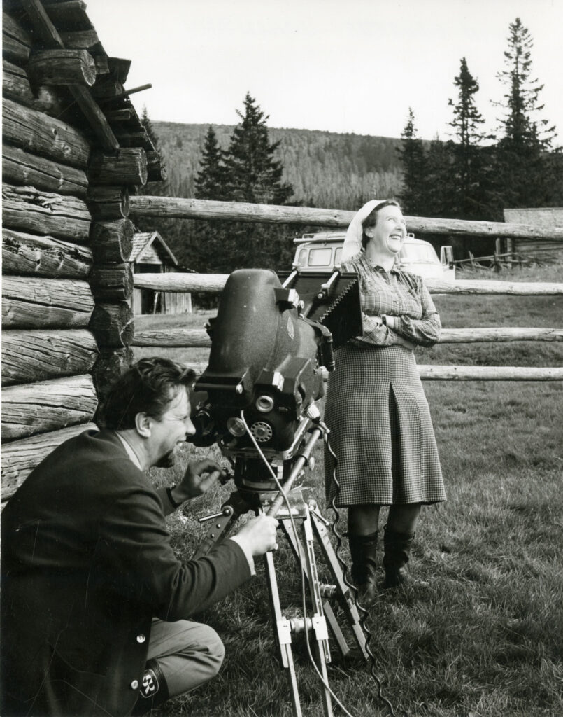 Karin Edvards Johansson under en TV-inspelning i Transtrand, Dalarna 1963.