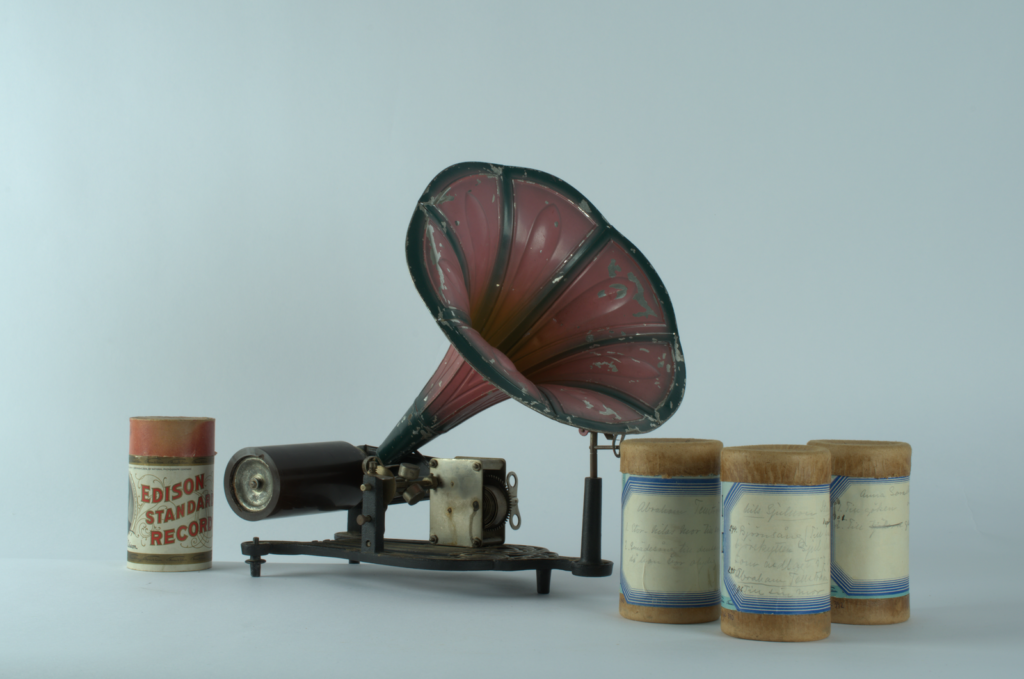 Fonograf och fonografrullar - Karl Tiréns jojksamling